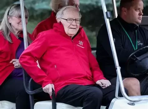 Buffett Steps Down, Abel Takes Helm at Berkshire